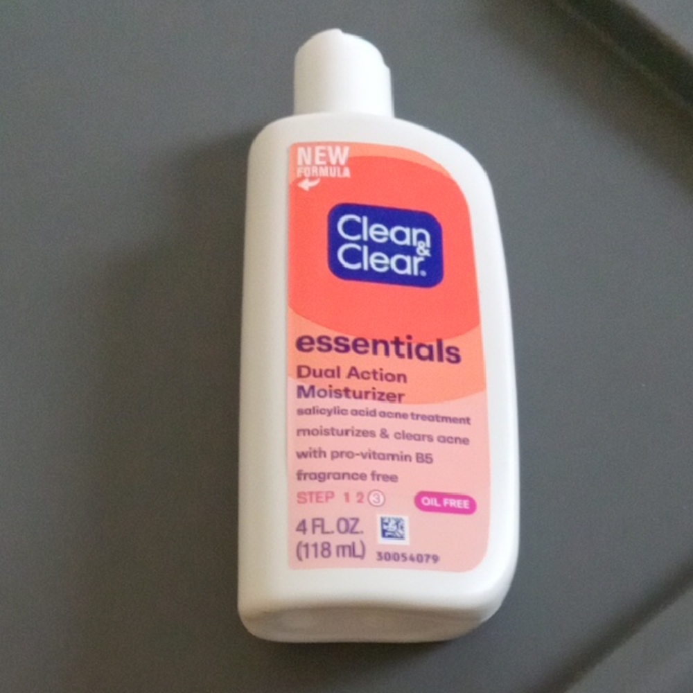 Face Moisturizer Free w Purchase NWT